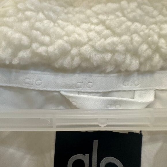 Alo Yoga Sherpa Edge Bomber Color White - Picture 8 of 11